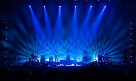 年会舞台灯光该怎么布置？