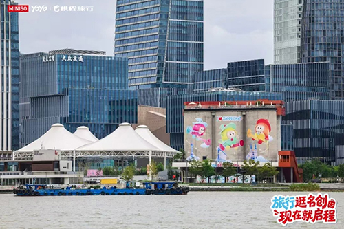 名创把旅行做成地标，富士把巴士开成展厅
